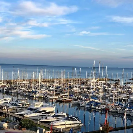Strandhaus Am Yachthafen - Whg. 5 - 1. Stock, Mitte. Komfortwohnung Mit See/hafenblick Und Kostenlosem Strandkorb - #124394 Appartement Grömitz