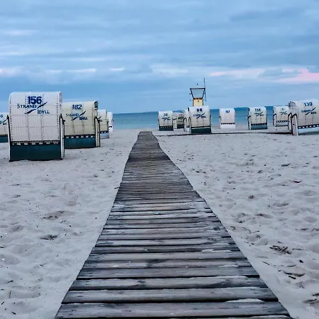 Strandhaus Am Yachthafen - Whg. 5 - 1. Stock, Mitte. Komfortwohnung Mit See/hafenblick Und Kostenlosem Strandkorb - #124394 * Grömitz